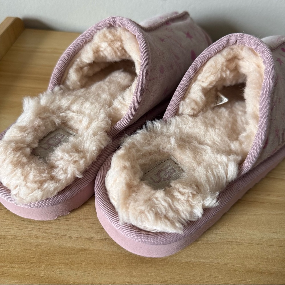 UGG Pink Plush Slip-On Women's Slippers with Star Print 36(US4) - Picture 2 of 8